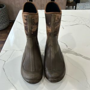 Kids - The Original Muck Boots - slightly used